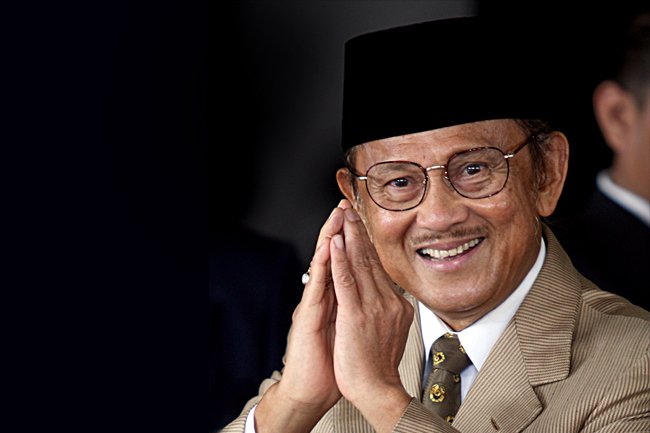 BJ Habibie dan Perkembangan Gerakan Zakat di Indonesia