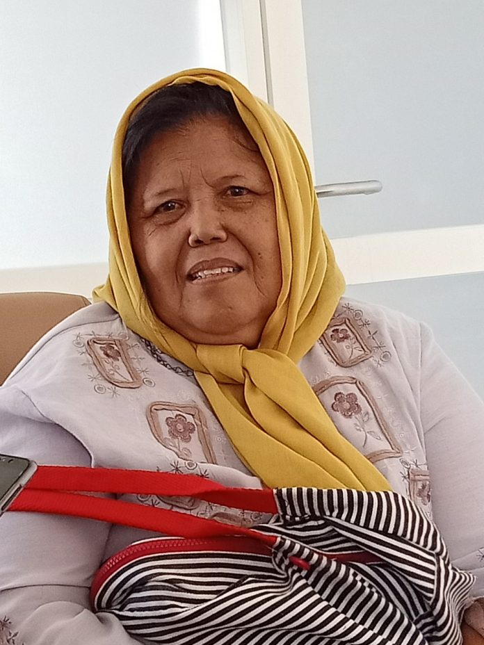 Usia 70 Tahun, Maria Menjadi Wisudawati Tertua di Unusa Usia 70 Tahun, Maria Menjadi Wisudawati Tertua di Unusa
