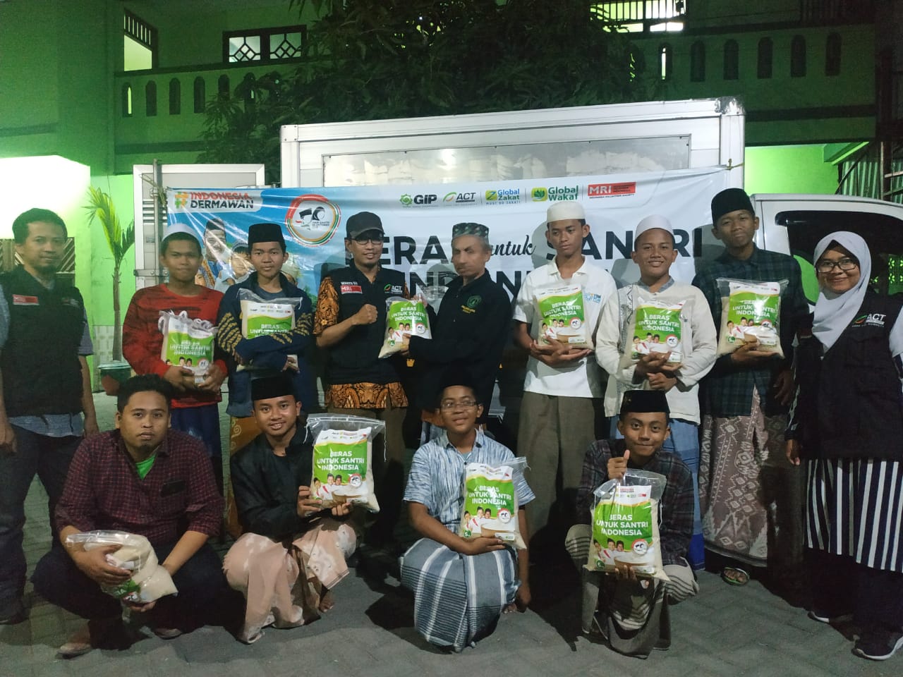 Program Beras untuk Santri Indonesia ACT Sapa Pesantren Tempat Belajar K.H Hasyim Asy’ari