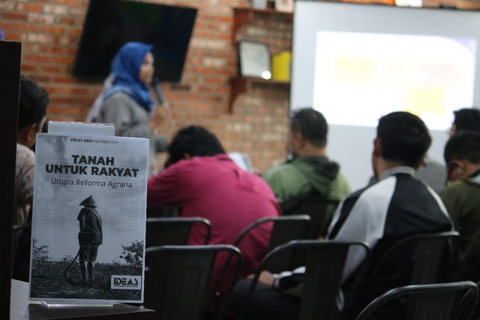 Tanah Untuk Rakyat dan Utopia Reformasi Agraria Tanah Untuk Rakyat dan Utopia Reformasi Agraria