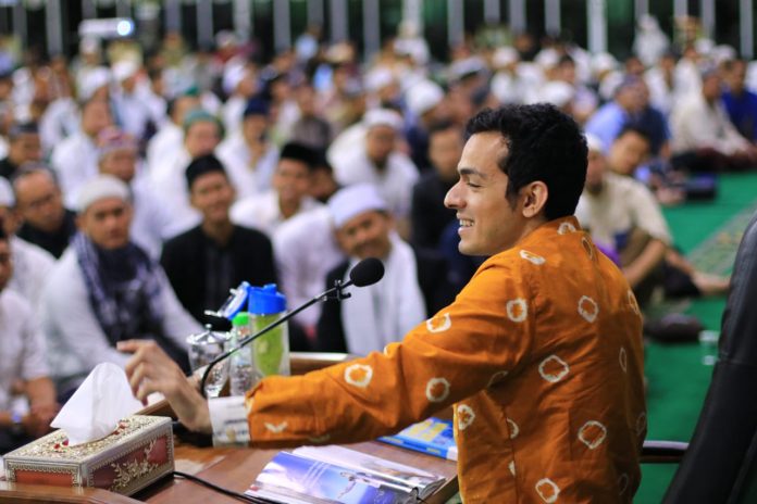 dr. Gamal Albinsaid 2 dr. Gamal Albinsaid dan Gerakan Subuh Berjamaah Masjid Al Falah Surabaya