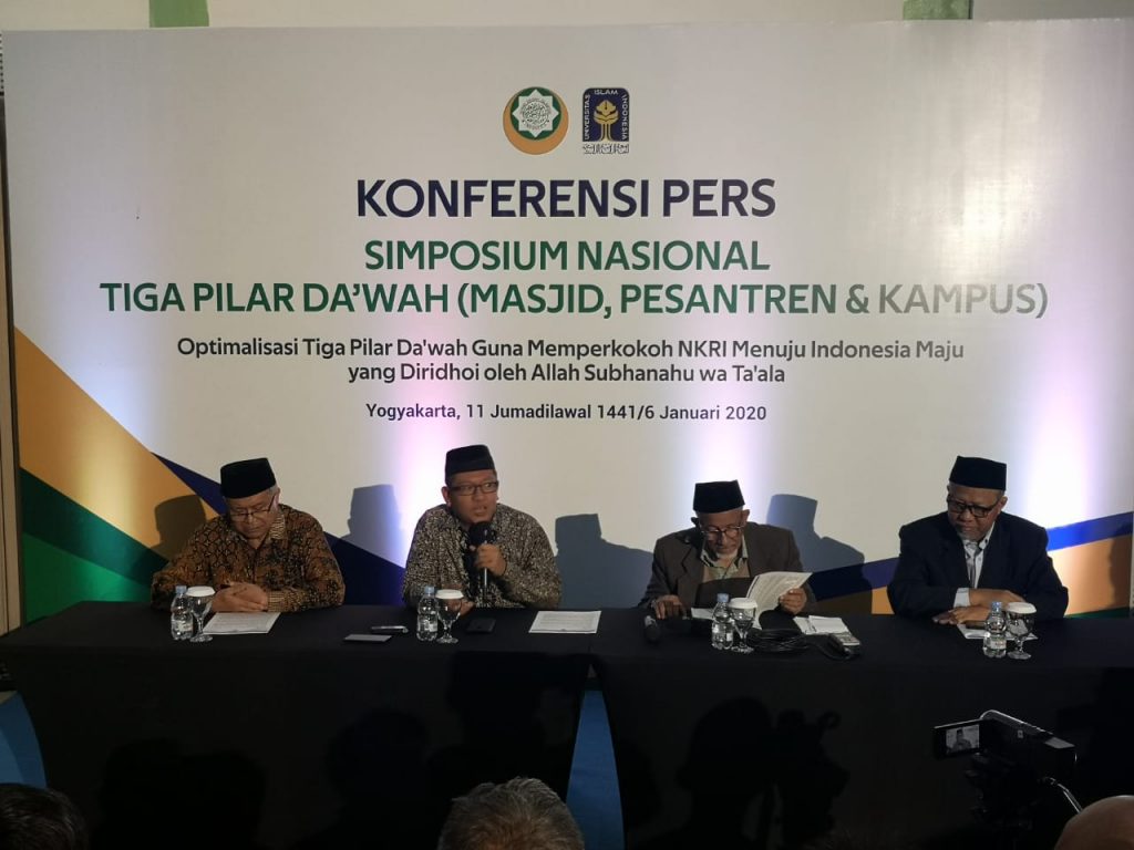 Gelar Simposium Tiga Pilar Dakwah, DDII: Masjid, Pesantren dan Kampus Bukan Sarang Bibit Radikalisme