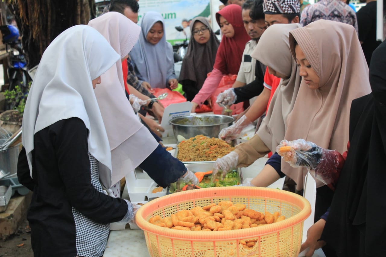 Humanity Food Truck Berikan Layanan Makan Istimewa untuk Jemaah Takziah Gus Sholah
