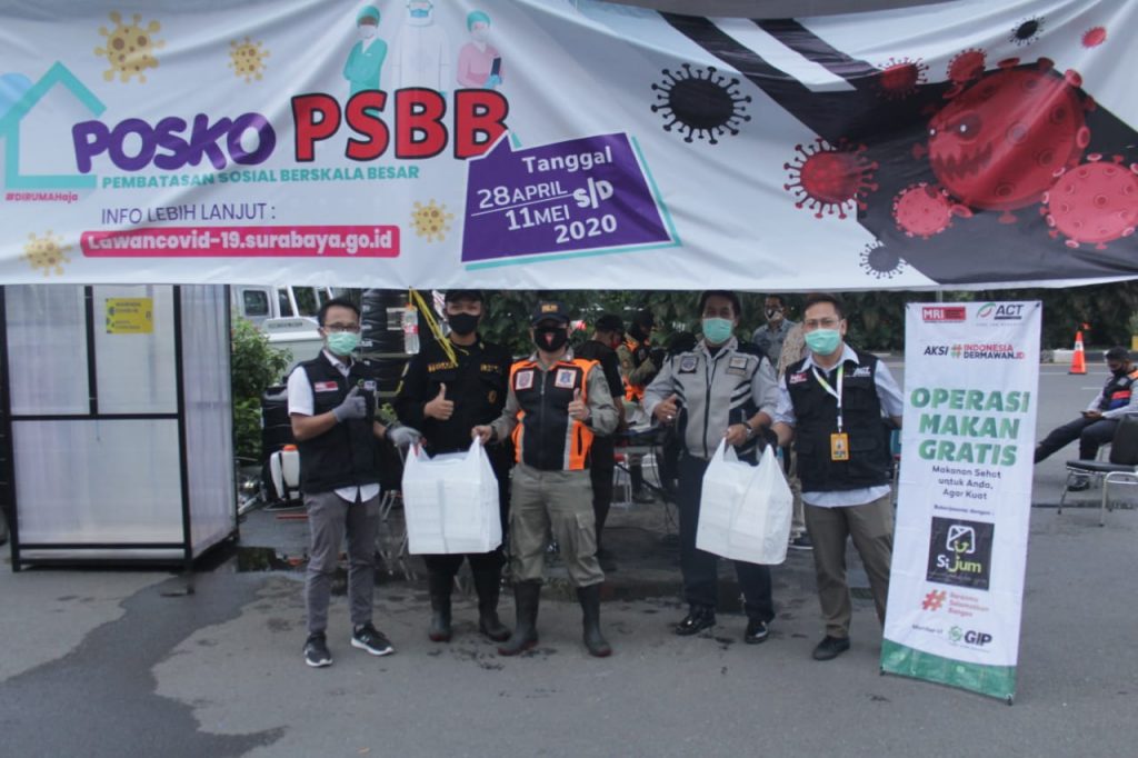 Dukungan Makan Gratis Untuk Buka Puasa Petugas PSBB di Surabaya