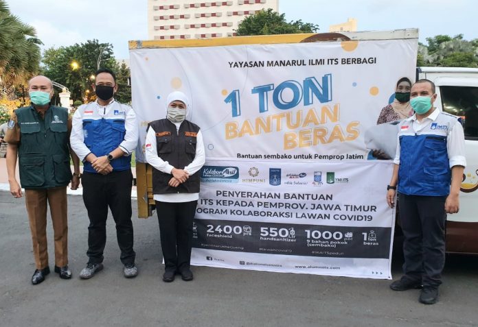 IKA ITS, YMI ITS dan LMI Kolaborasi Sumbang 1.000 Paket Sembako untuk Pemprov Jatim IKA ITS, YMI ITS dan LMI Kolaborasi Sumbang 1.000 Paket Sembako untuk Pemprov Jatim