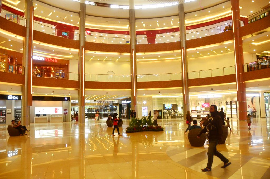 Menyisihkan Agama Dari Ruang Publik - Pembukaan Mall di Bekasi